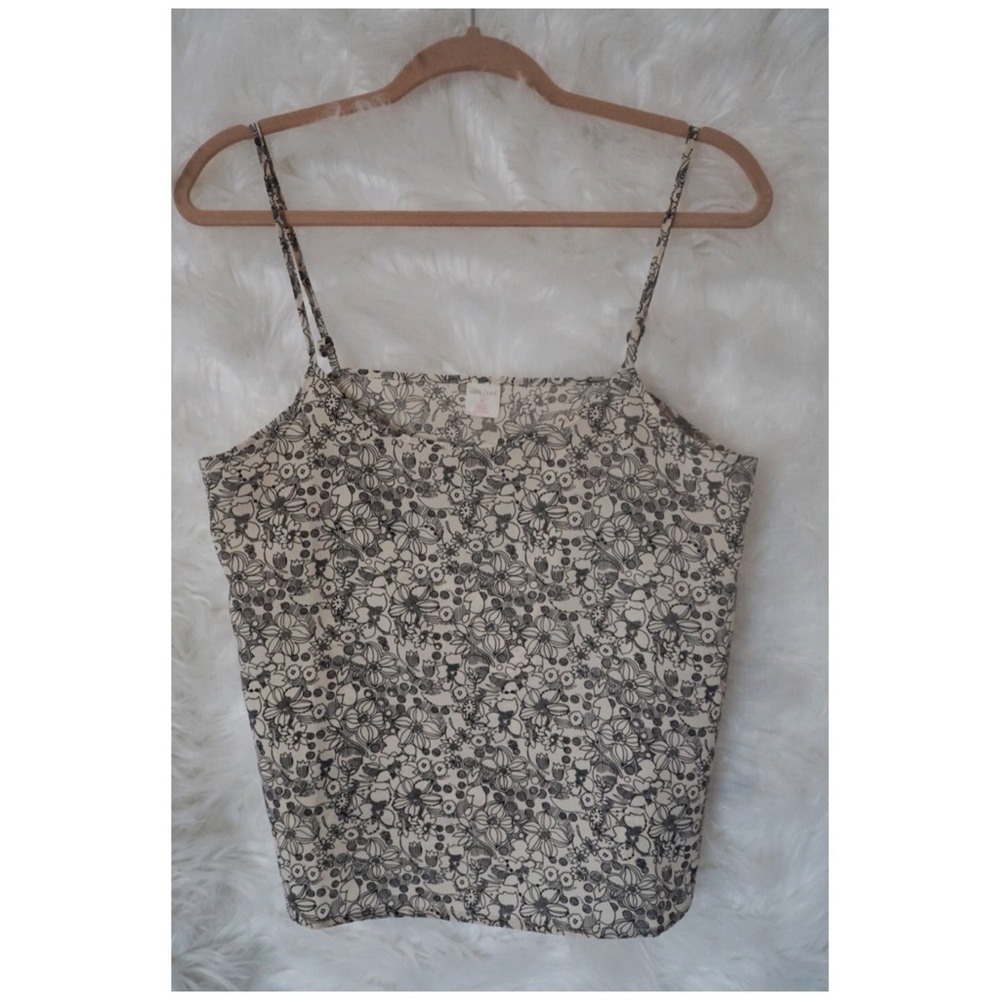 Super cute tank top! 🖤